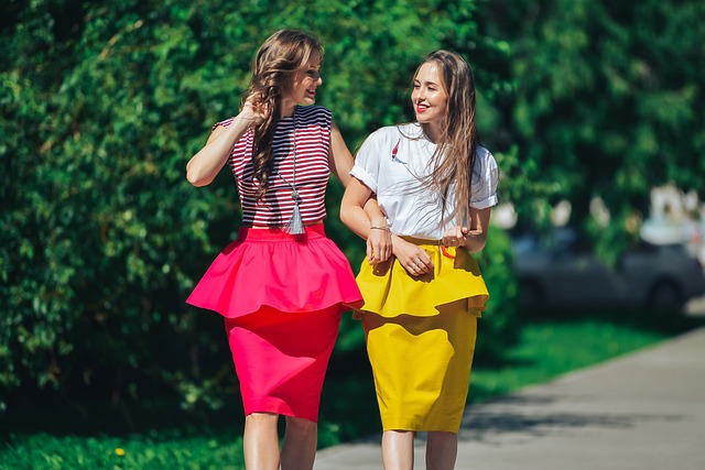 two-friends-gc6889f893_640 зодия