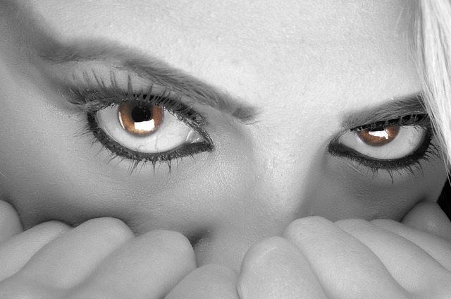 eyes-gddbf88f25_640 жени