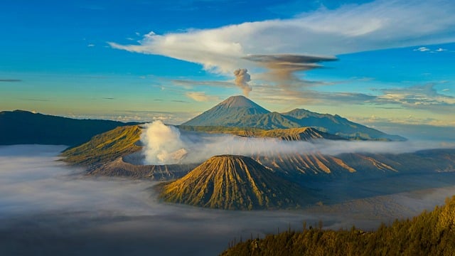 ri_lens-mountain-10444397_640